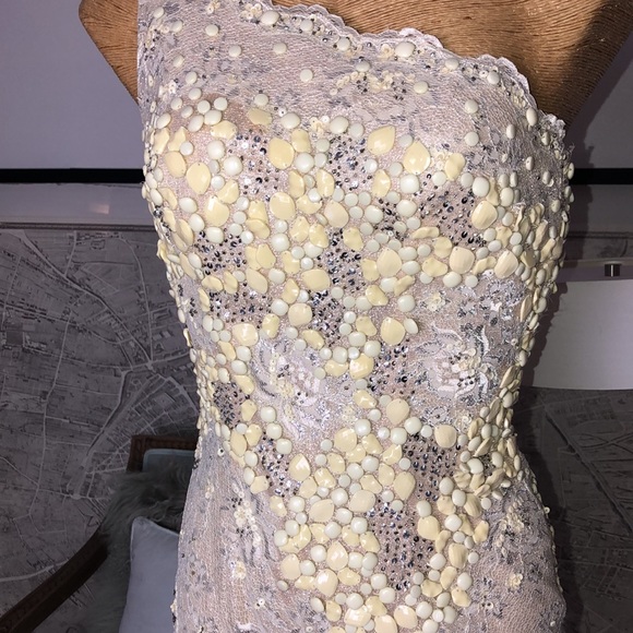 Mandalay one scholder cream Size 6 - Picture 2 of 15